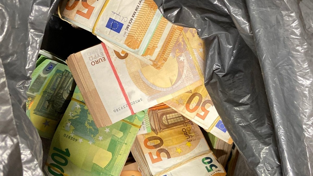 400.000 Euro Bargeld bei Fahrzeugkontrolle auf der A3 entdeckt