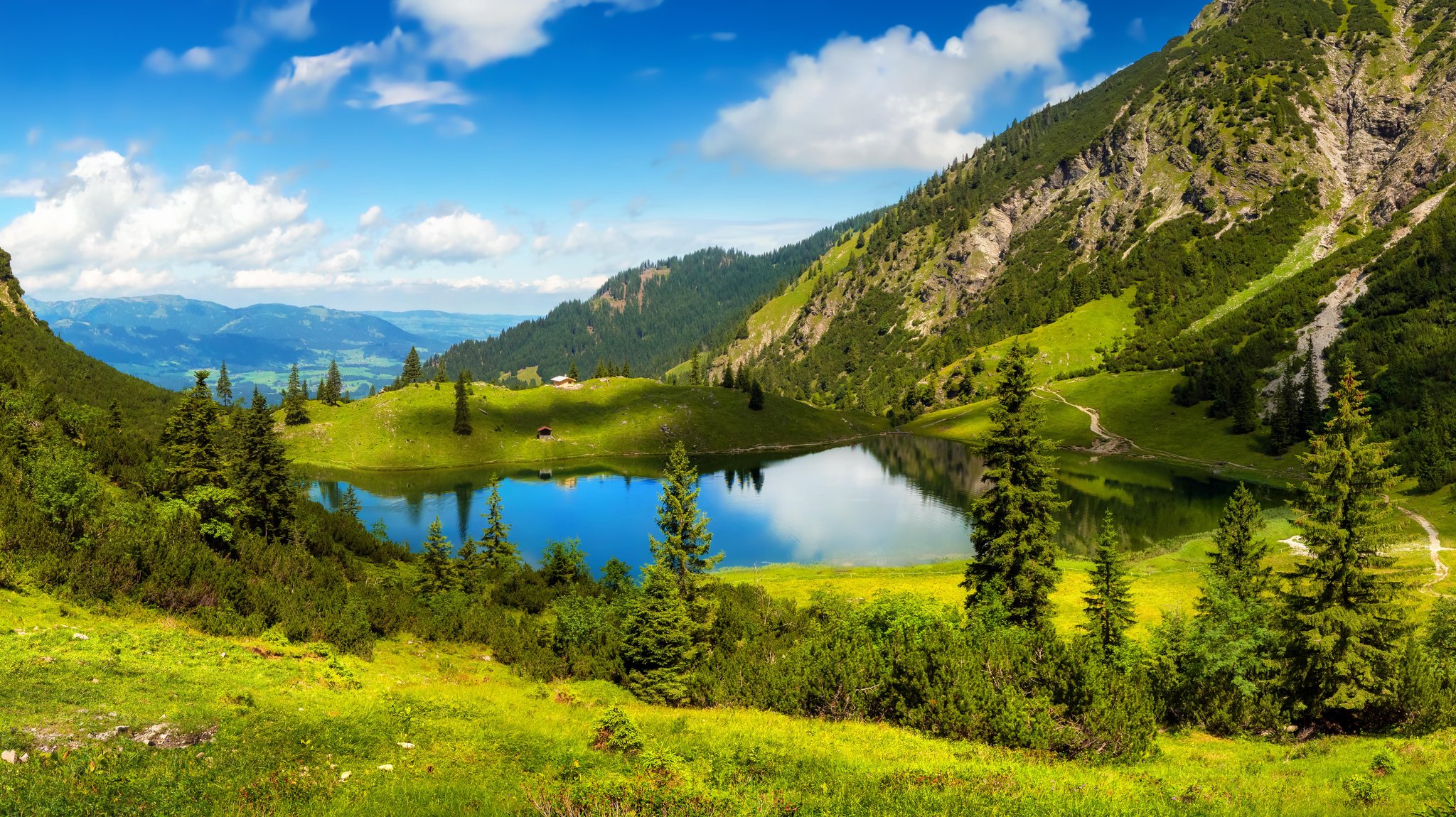 Blick auf den Gaisalpsee im Naturschutzgebiet Allgäuer Hochalpen.