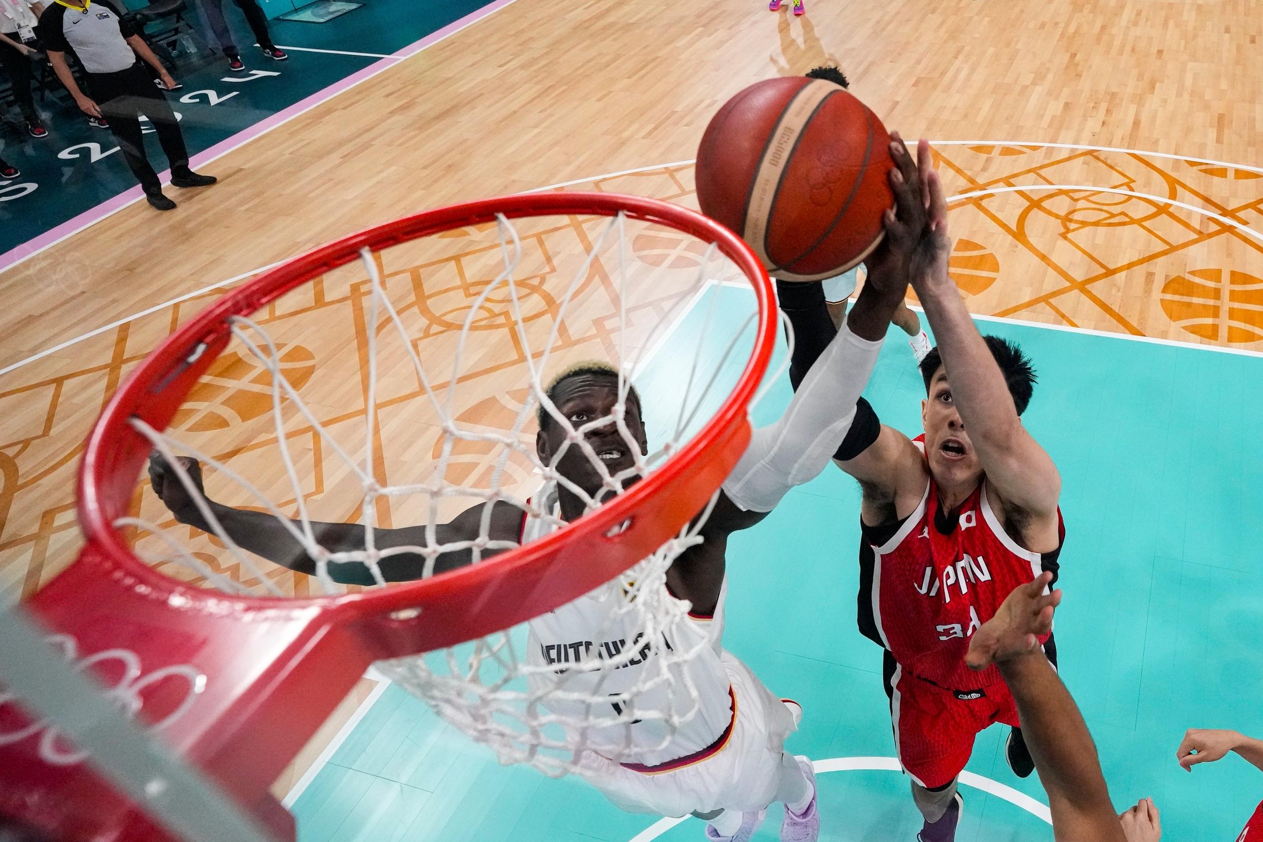 Olympia 2024: Basketball-Spielszene Deutschland - Japan