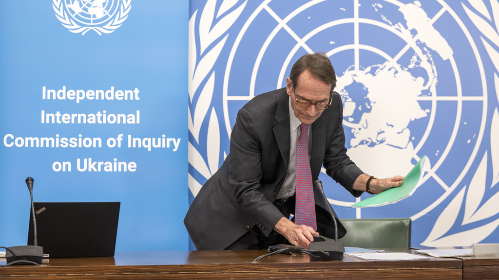 Erik Mose, Vorsitzender der Unabhängigen Internationalen Untersuchungskommission zur Ukraine, spricht während einer Pressekonferenz am europäischen Hauptsitz der Vereinten Nationen.