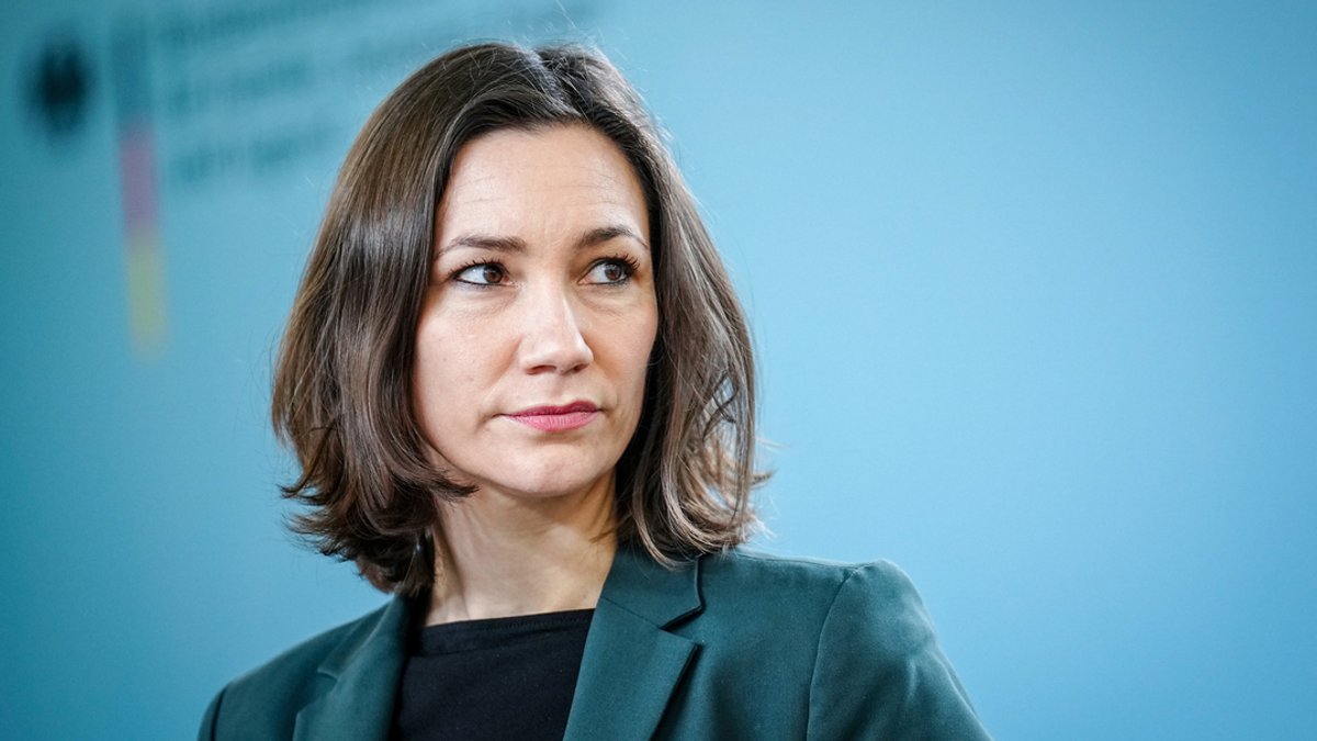CDU-Chef Merz fordert die Entlassung von Bundesfamilienministerin Anne Spiegel (Grüne).