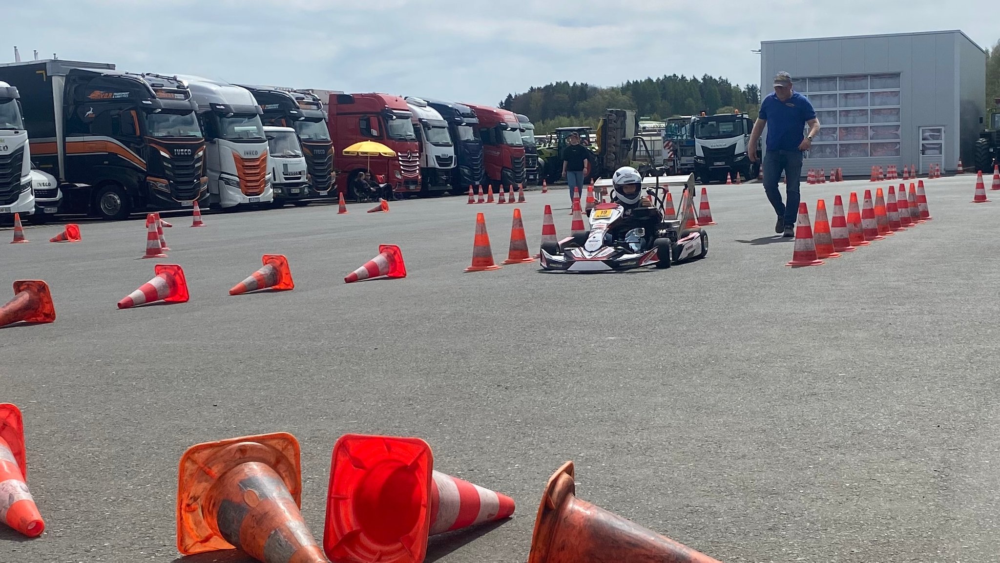 Christina Koch hat das Downsyndrom. Und sie ist Profi-Rennfahrerin in der inklusiven E-Kart-Slalom-Disziplin. 