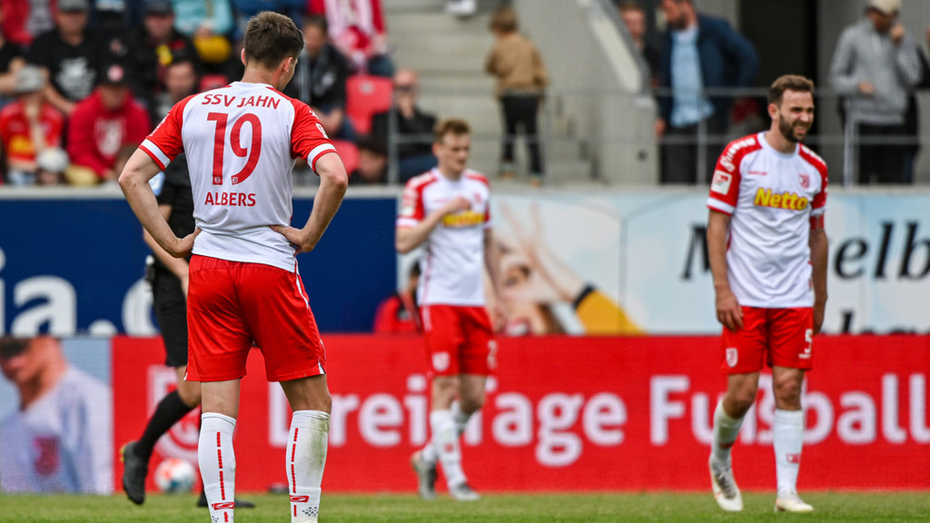 Der SSV Jahn Regensburg am 33. Spieltag gegen den 1. FC Heidenheim.