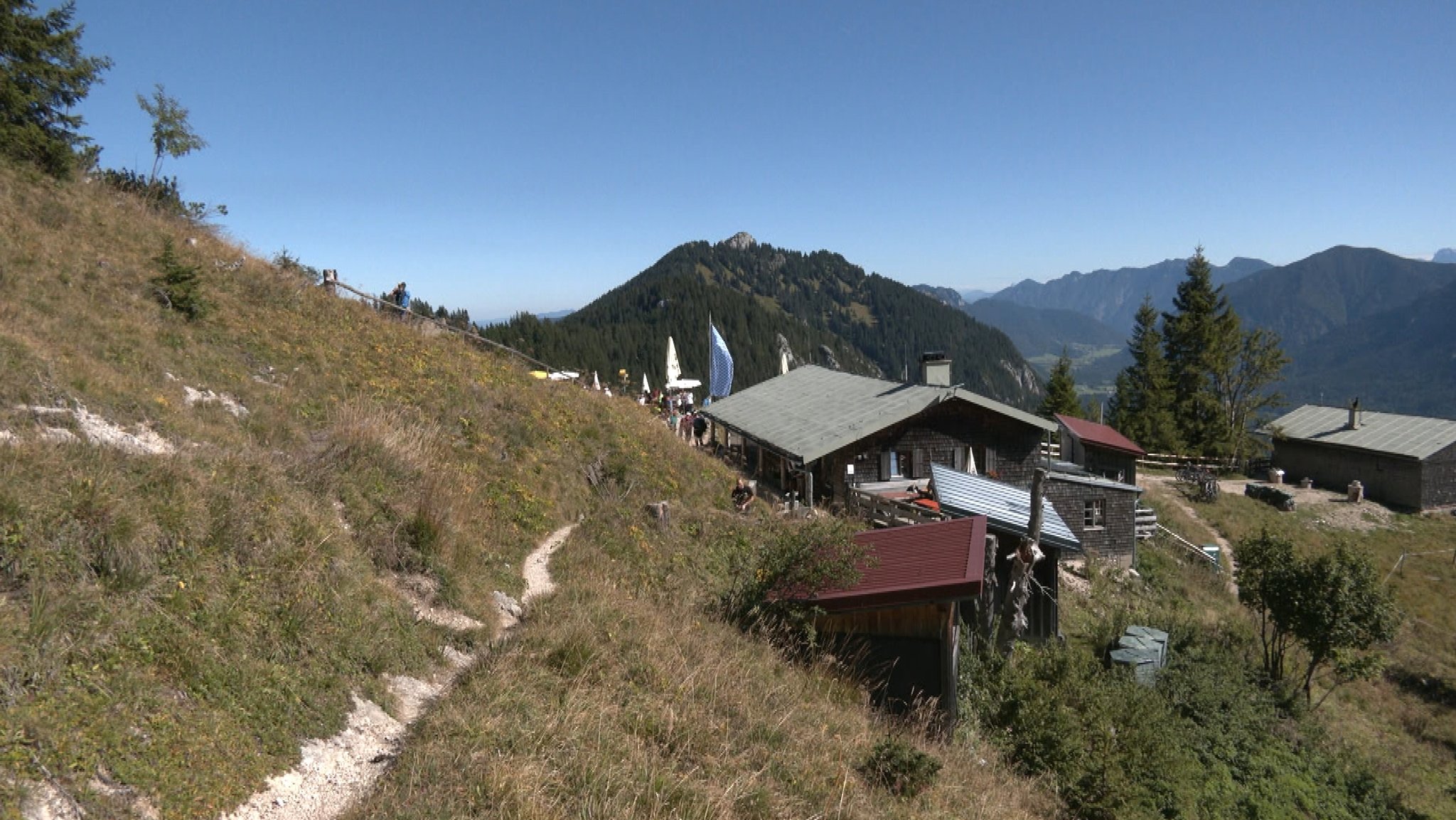 Nicht nur die Brunnenkopfhütte über dem Graswangtal hatte vergangenen Sommer mit Wassermangel zu kämpfen. | Bild: BR / Julia Schlegel Nicht nur die Brunnenkopfhütte über dem Graswangtal hatte vergangenen Sommer mit Wassermangel zu kämpfen.