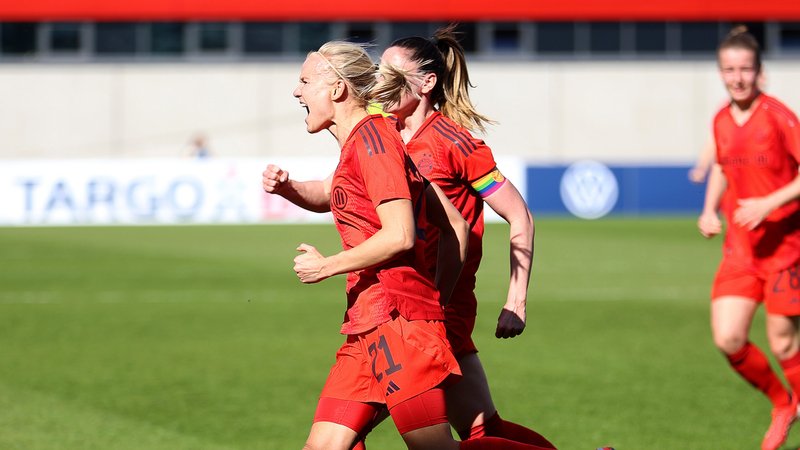 Pernille Harder bejubelt ihren Treffer gegen die TSG Hoffenheim | Bild: picture alliance/dpa | Ulrich Wagner Pernille Harder bejubelt ihren Treffer gegen die TSG Hoffenheim