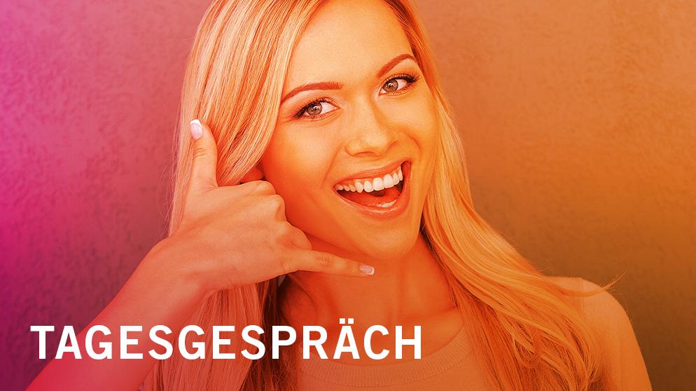 Tagesgespräch Sendungsbild: Frau, die Telefonzeichen macht | Bild: iStock / Montage: BR Tagesgespräch Sendungsbild: Frau, die Telefonzeichen macht