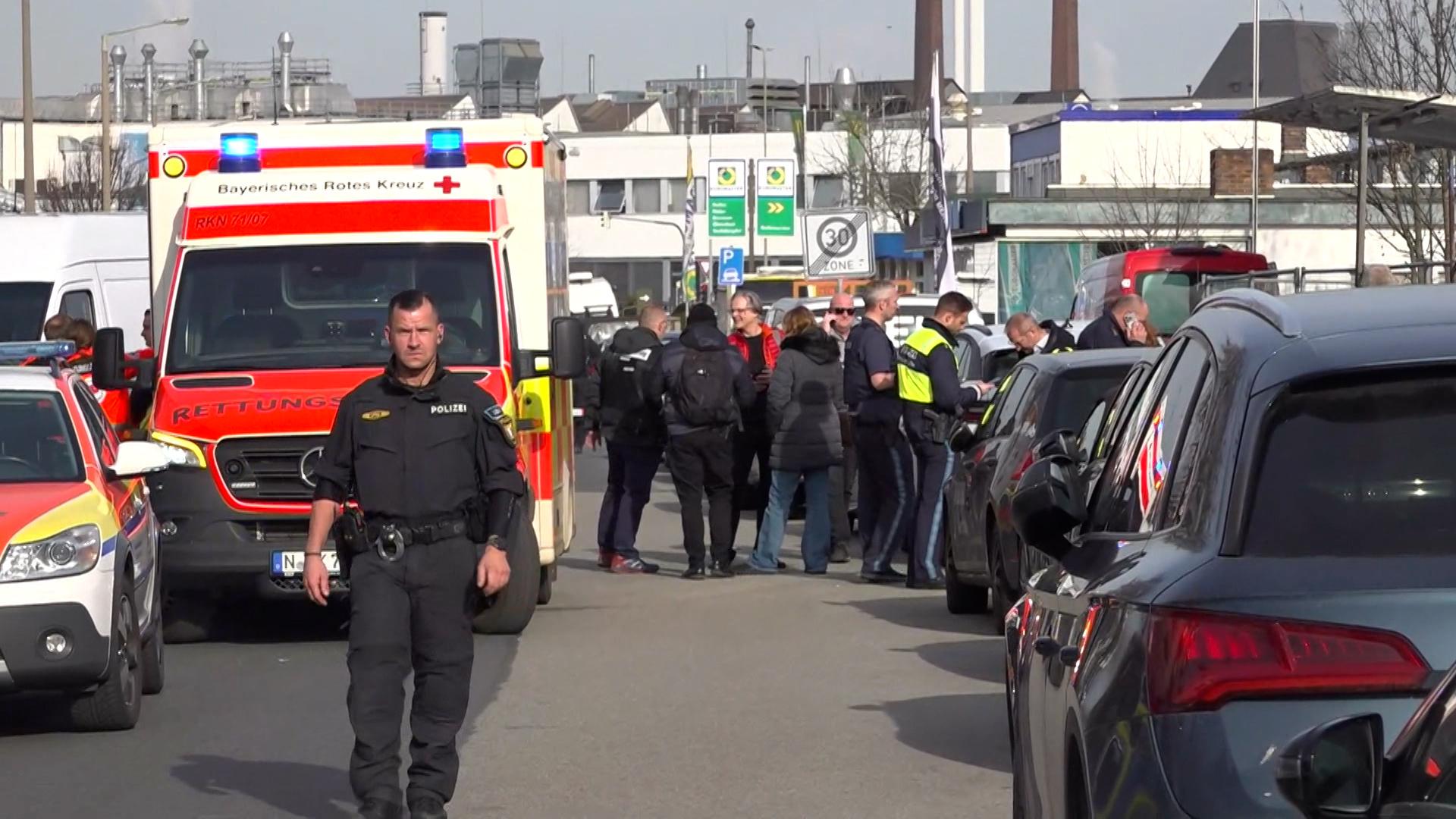 Tödlicher Schuss in Nürnberg: Polizisten wollten einen 38-Jährigen in seiner Wohnung verhaften. Er wehrte sich und wollte laut Beamten angreifen.