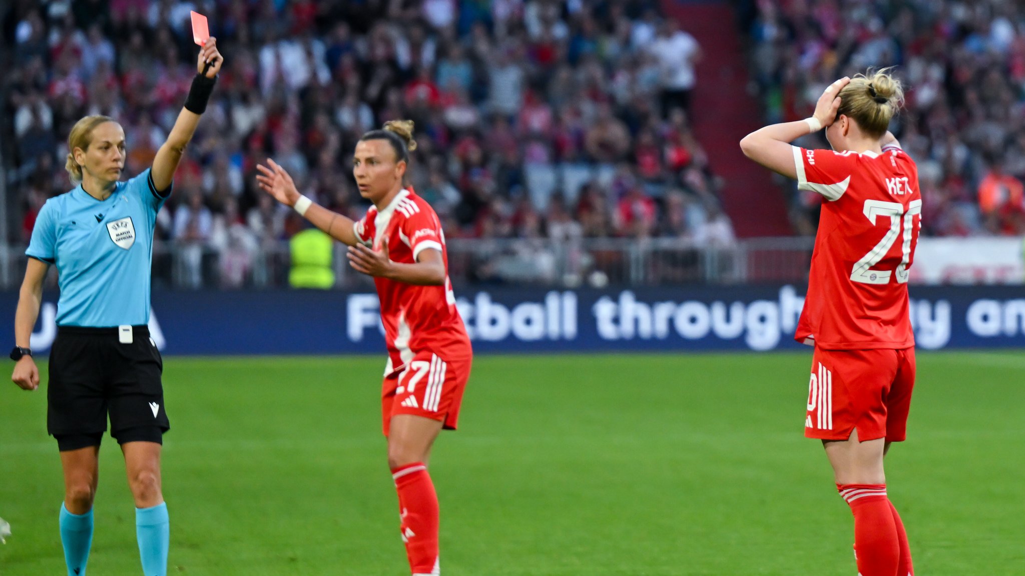 Rot für Kett: Dramatisches Remis der FCB-Frauen gegen Barca