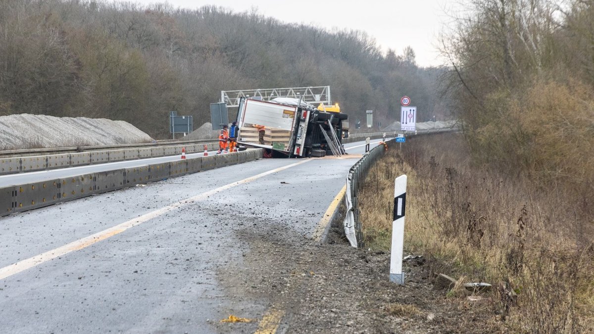 Nach Sattelschlepper-Unfall: A7 nach Kassel erneut gesperrt