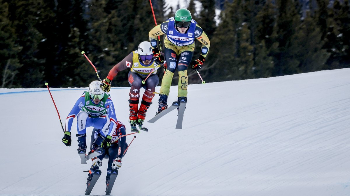 Skicrosser Florian Wilmsmann hüpft vorneweg