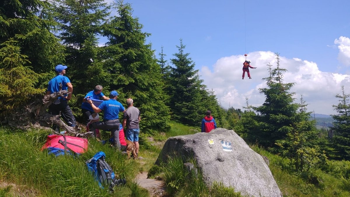 Bergwacht rettet kollabierte Wanderin am Dreisessel