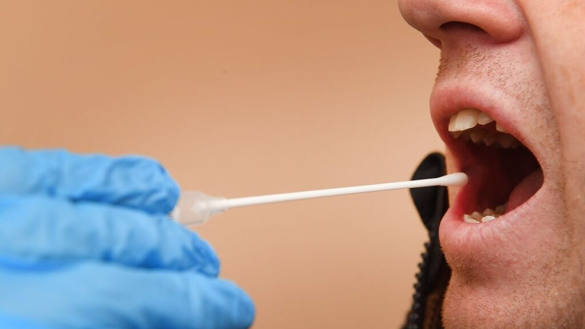 Mann schickt Freund zu Vaterschaftstest – Bewährungsstrafe