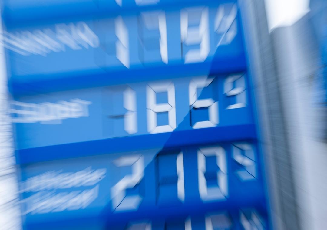 Kraftstoffpreise auf einer Tafel an einer Tankstelle