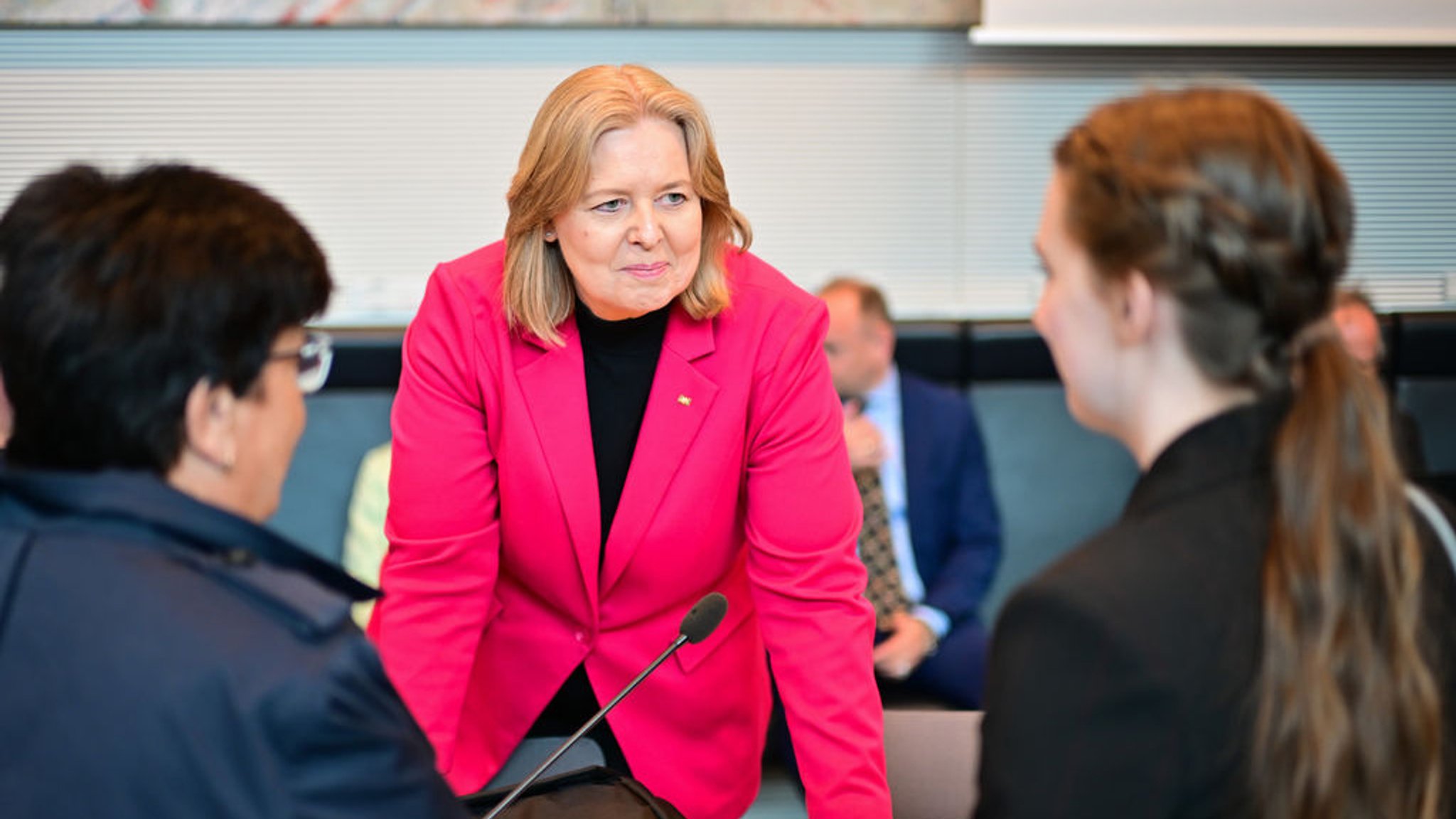 Arbeitsministerin Bärbel Bas will Arbeitsbedingungen von Frauen verbessern (Archivbild).