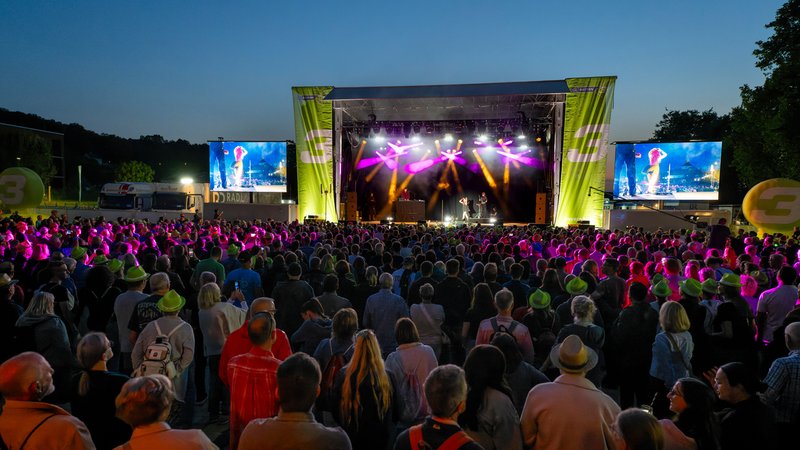 "Tagsüber radeln, abends feiern" - das ist das Motto der BR-Radltour. Wer tritt dieses Jahr auf? | Bild: BR/Markus Konvalin "Tagsüber radeln, abends feiern" - das ist das Motto der BR-Radltour. Wer tritt dieses Jahr auf?