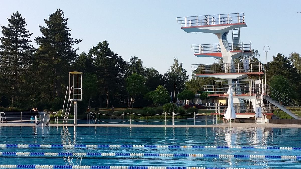 Freibad Saison In Oberfranken In Akuter Gefahr Br24