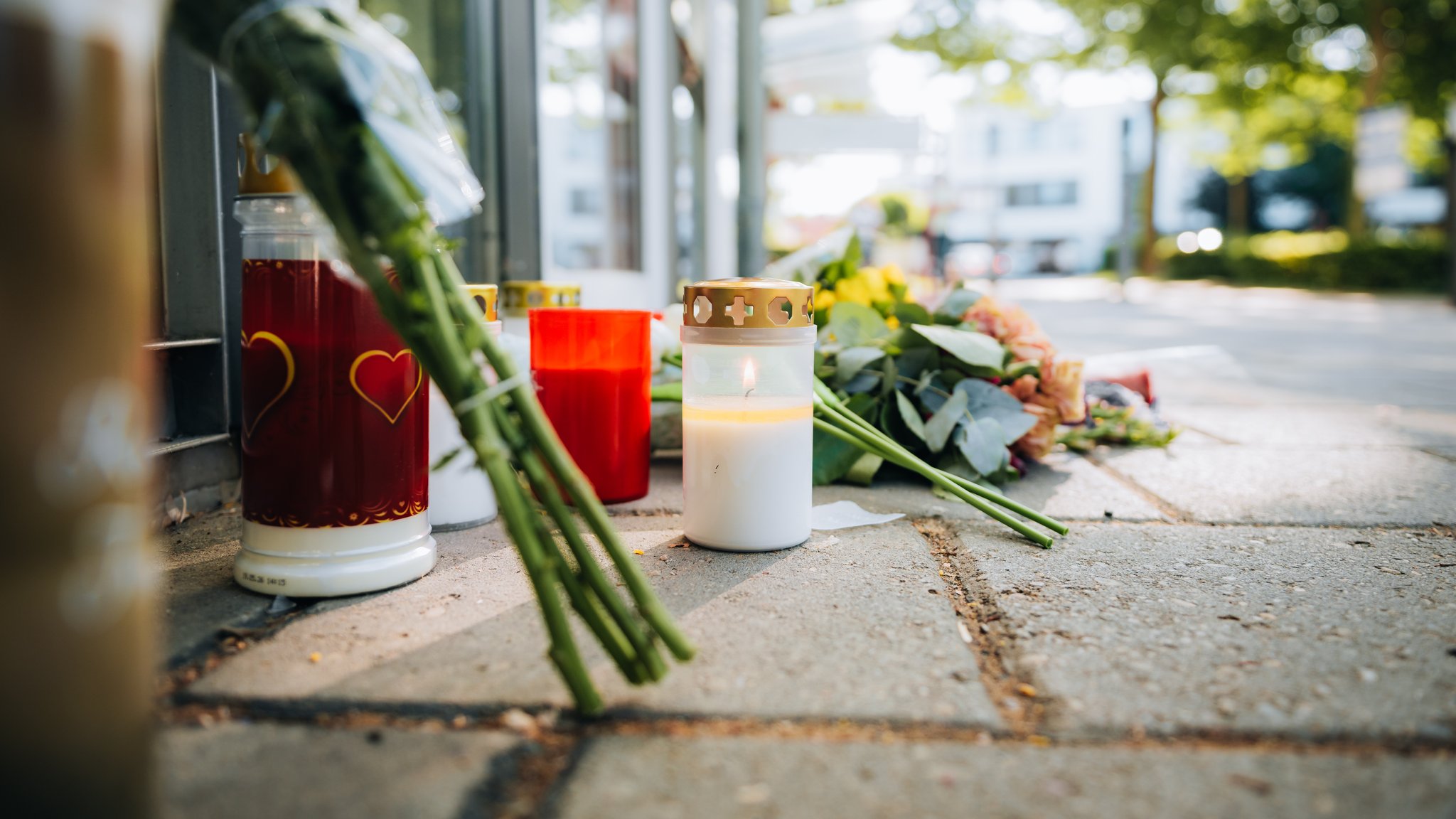 Trauer und Entsetzen nach Gewalttat in Regensburger Bank