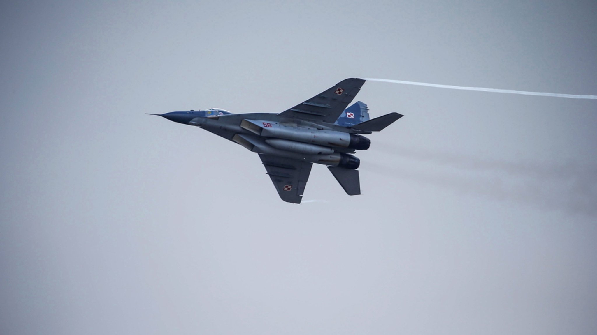 ARCHIV - 25.08.2013, Polen, Radom: Ein MiG-29-Kampfjet der polnischen Luftwaffe fliegt bei einer Luftfahrt-Schau.