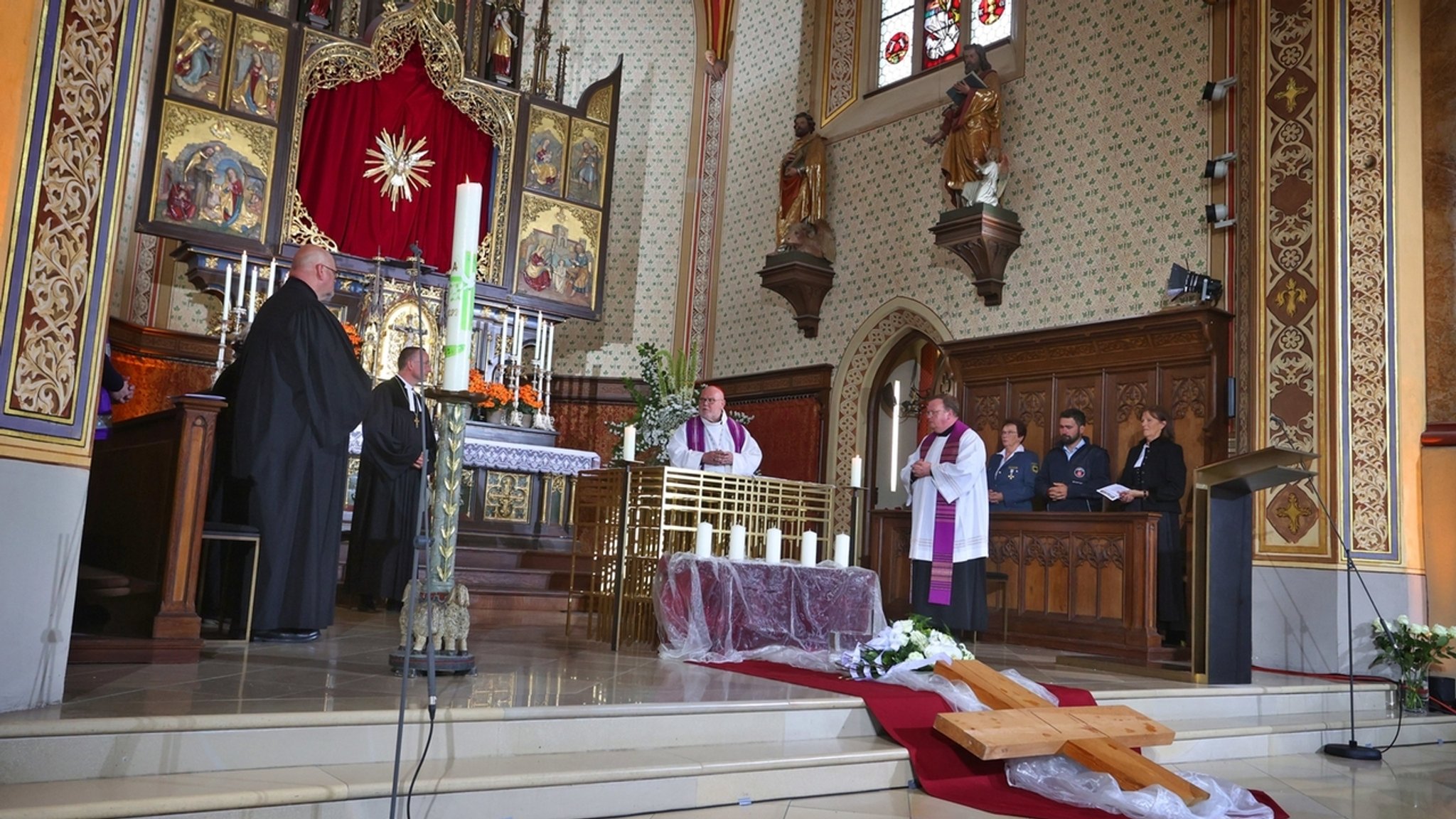 Unfassbares in Worte fassen: Trauergottesdienst nach Zugunglück