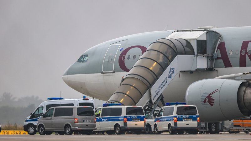 Abschiebeflug von Leipzig nach Kabul am 18. Juli 2025 | Bild: picture alliance/dpa | Jan Woitas Abschiebeflug von Leipzig nach Kabul am 18. Juli 2025