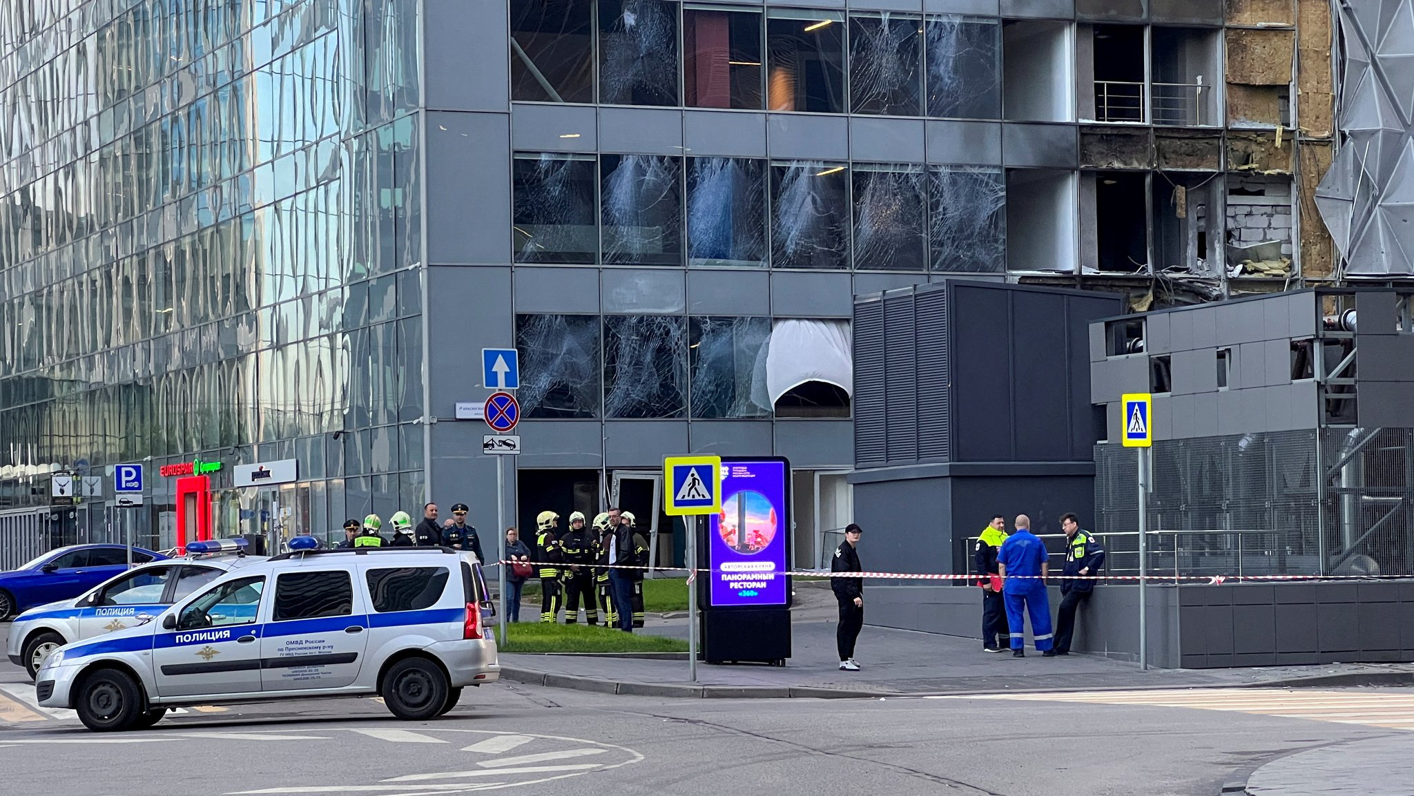 Szene in der Moskauer Innenstadt nach einem ukrainischen Drohnenangriff.