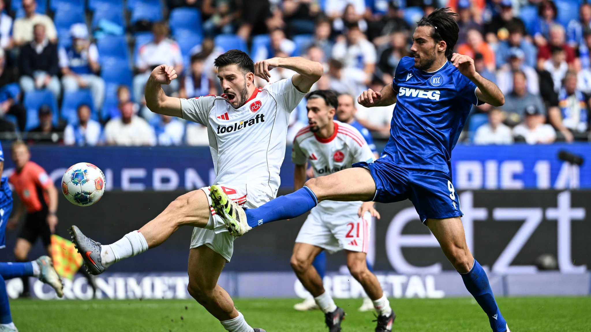 Spielszene Karlsruher SC - 1. FC Nürnberg