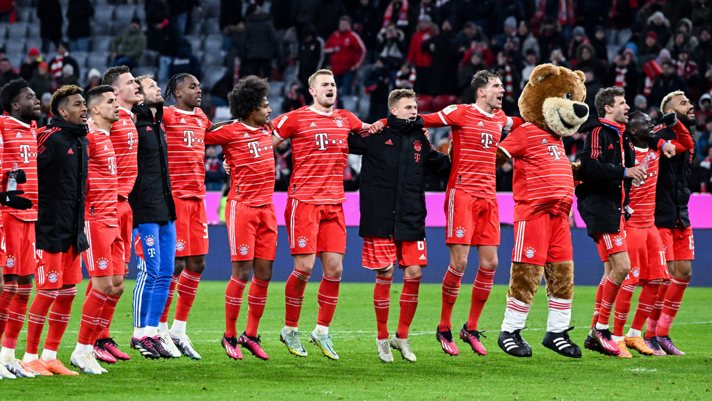 Die Bayern-Spieler feiern nach dem Sieg gegen Union Berlin