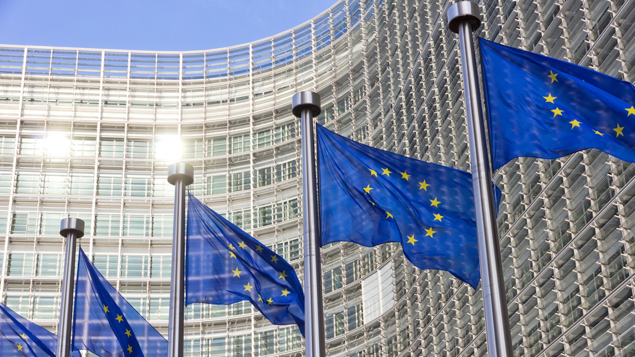 EU-Flaggen wehen vor dem Berlaymont-Gebäude in Brüssel, dem Sitz der EU Kommission.