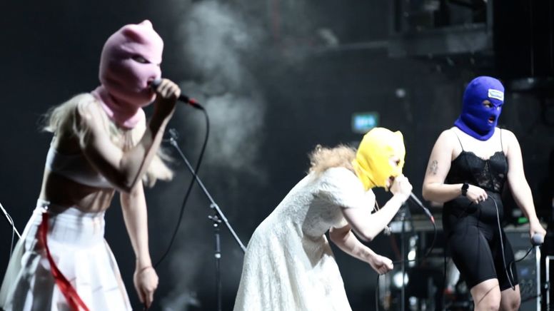 Pussy Riot auf der Bühne in München | Bild:BR