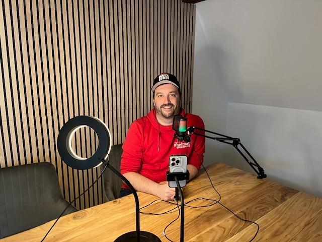 Im Aufnahme-Studio: Der Beratzhausener "TikTok-Bürgermeister" Matthias Beer.