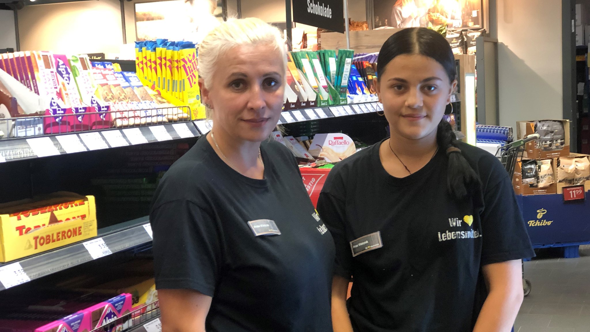 Mariana arbeitet in einem Plattlinger Supermarkt