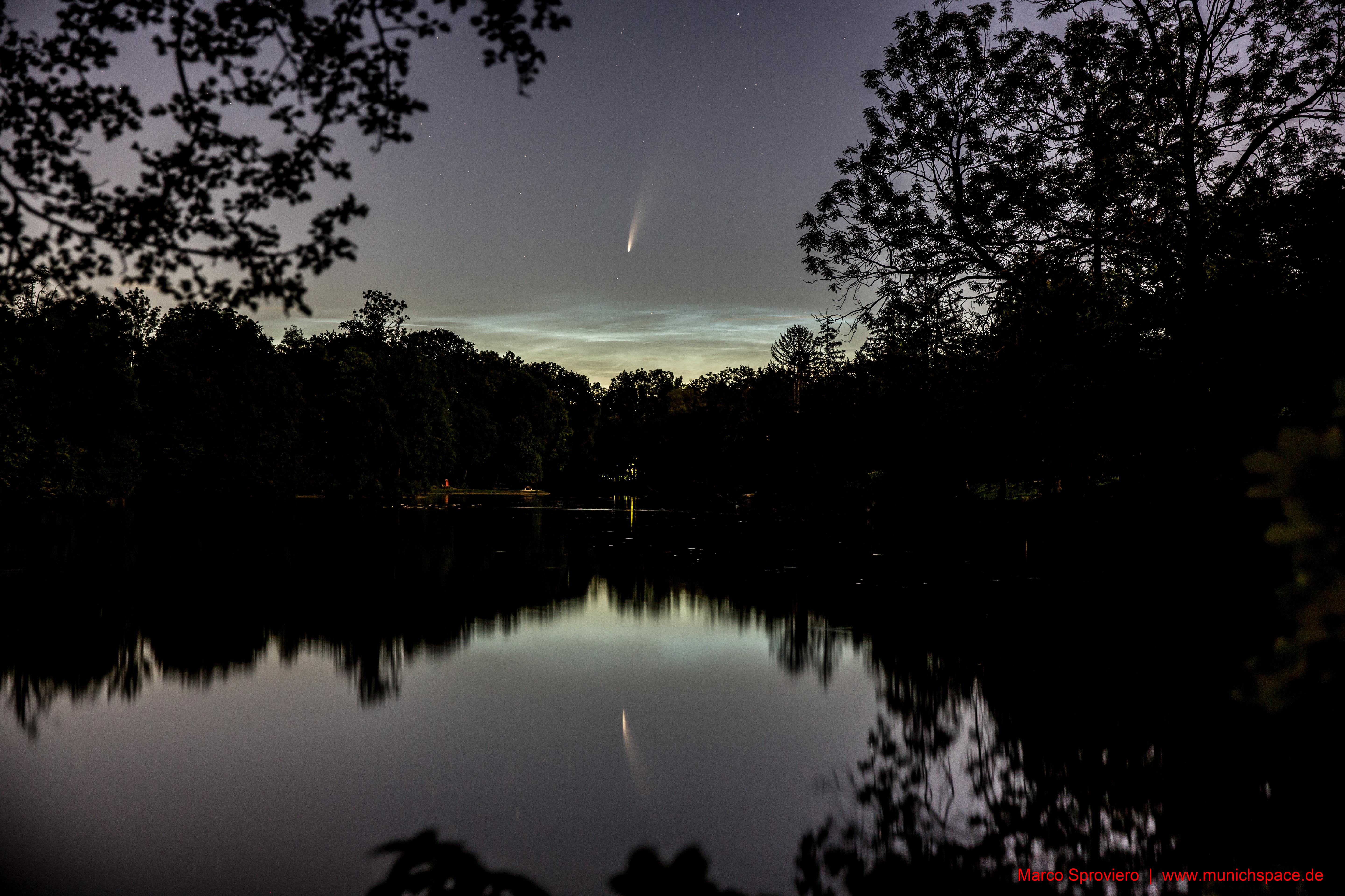 Symbolbild zum Vergleich: Das war C/2020 F3 (NEOWISE) über dem Hinterbrühler See im Jahr 2020. Wird Komet C/2026 A1 (MAPS) Anfang April 2026 ähnlich zu sehen sein?