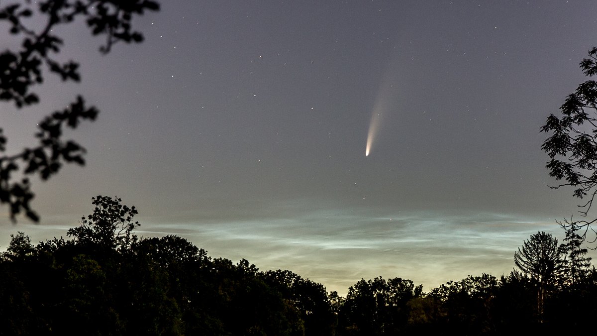 Symbolbild zum Vergleich: Das war C/2020 F3 (NEOWISE) über dem Hinterbrühler See im Jahr 2020. Wird Komet C/2026 A1 (MAPS) Anfang April 2026 ähnlich zu sehen sein?