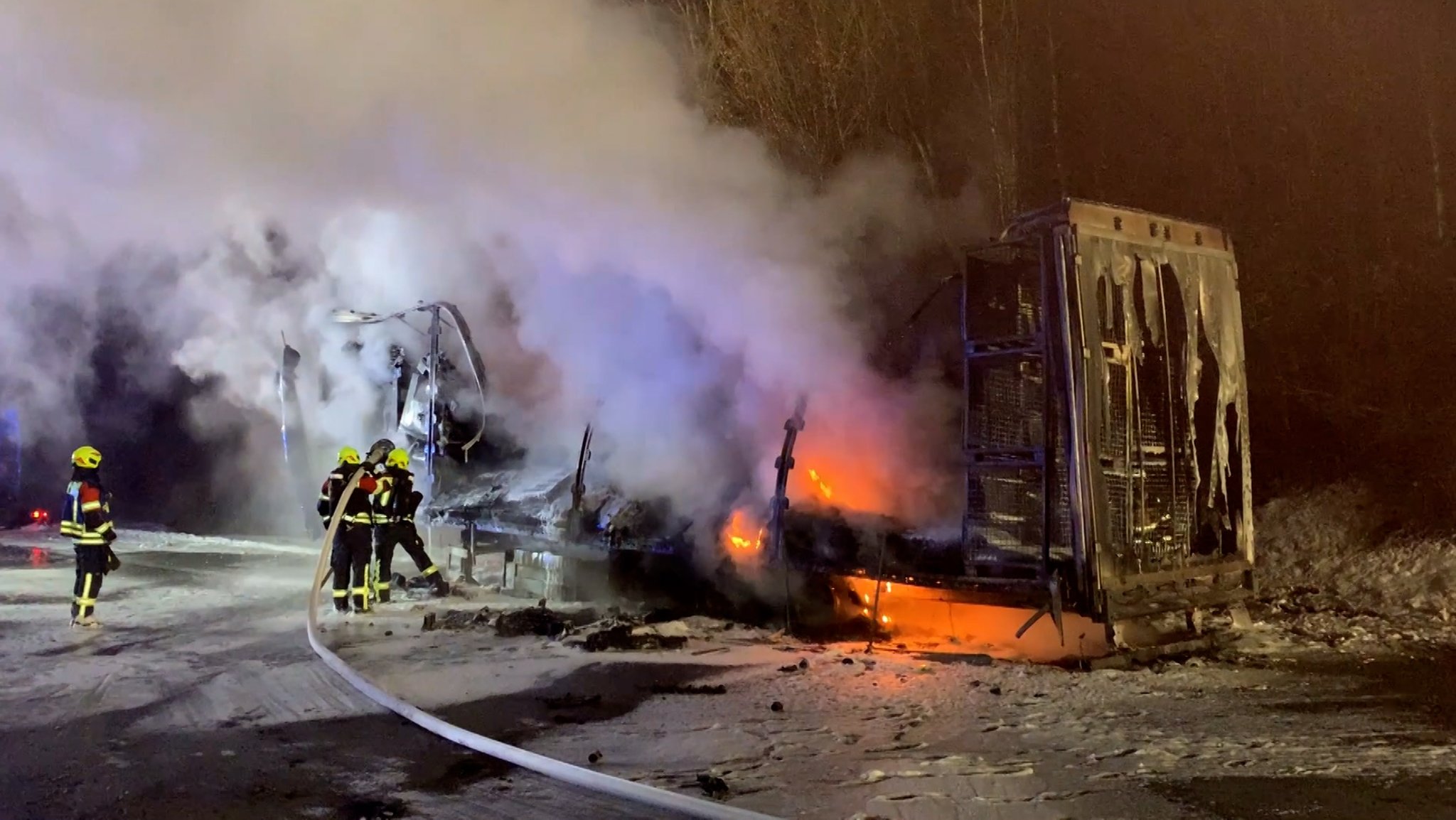 Langer Stau nach Lkw-Brand auf A3 bei Passau