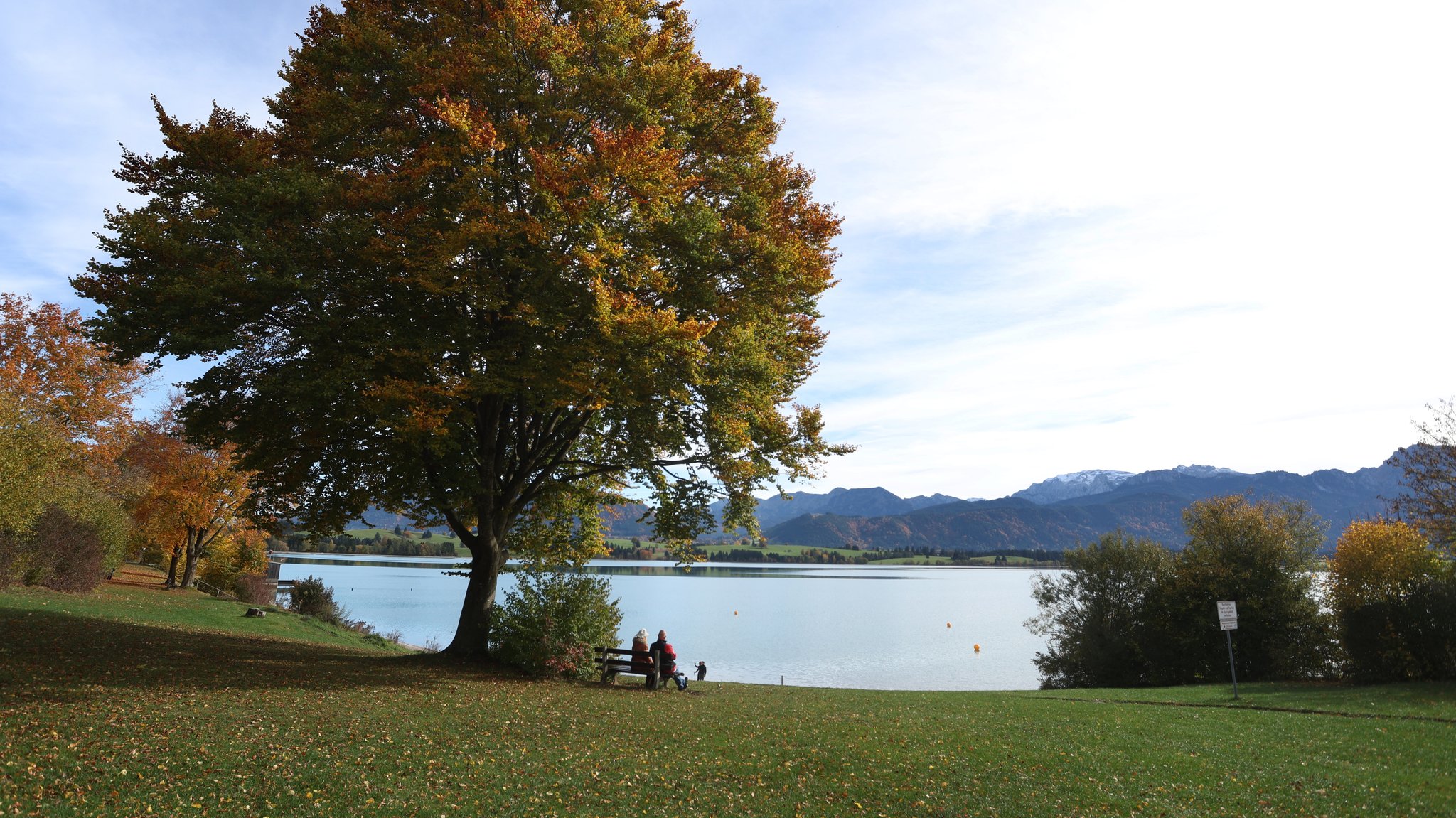 (Symbolbild) Bayern darf sich diese Woche auf warme Herbsttage freuen