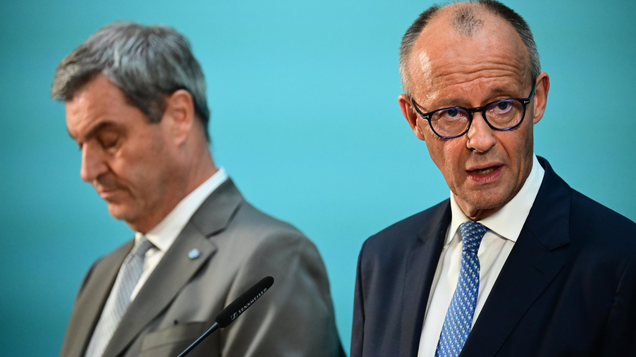 Berlin, 29. Juli: CSU-Chef Söder (l.) unnd CDU-Chef Merz (r.) an dessen bisher letztem Tag mit öffentlichen Auftritten.