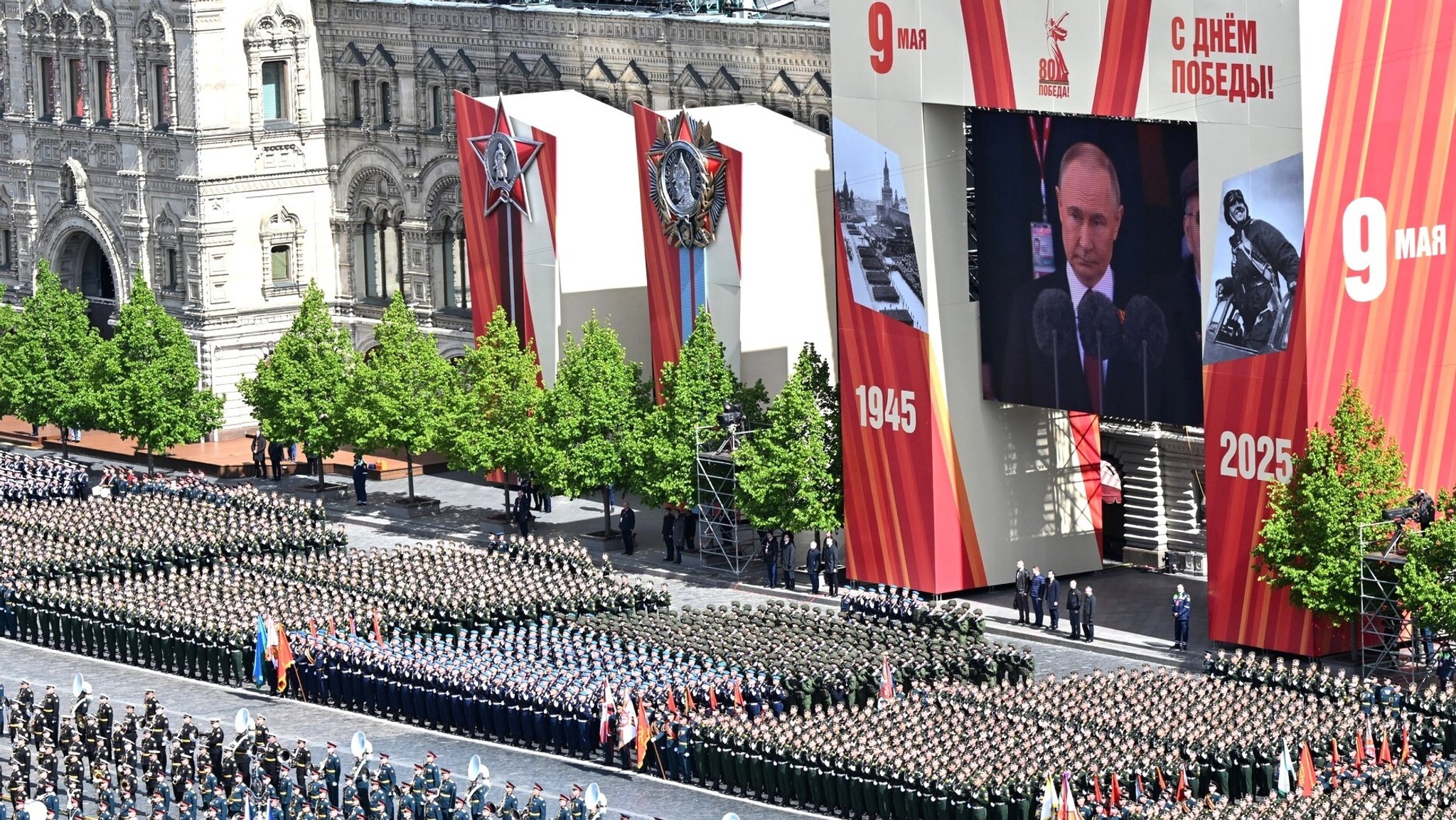 (Archivbild) Soldaten, Formation, Aufmarsch, Militärparade der Russischen Armee auf dem Roten Platz in Moskau am 09.05.2025. | Bild: picture alliance / SvenSimon-TheKremlinMoscow | The Kremlin Moscow (Archivbild) Soldaten, Formation, Aufmarsch, Militärparade der Russischen Armee auf dem Roten Platz in Moskau am 09.05.2025.
