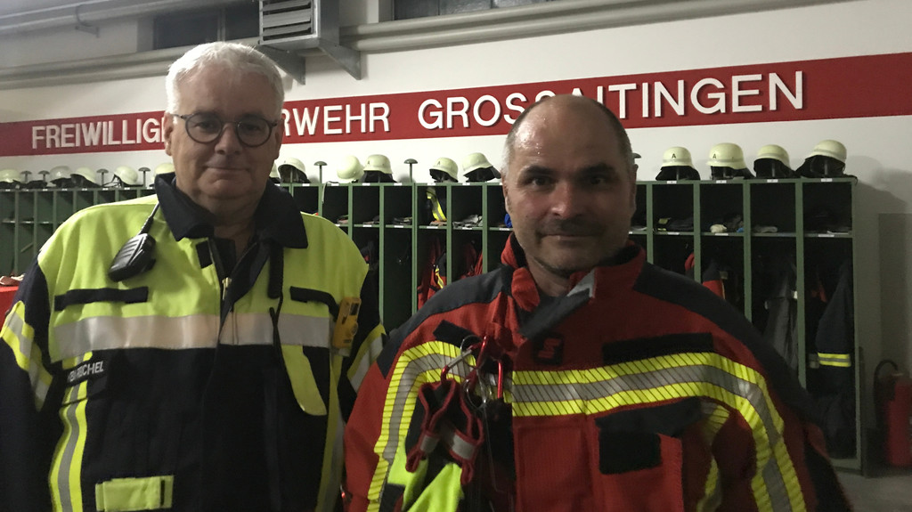 Die beiden Feuerwehrleute betreuten den Einsatz nach dem Sturm im Großaitingen.