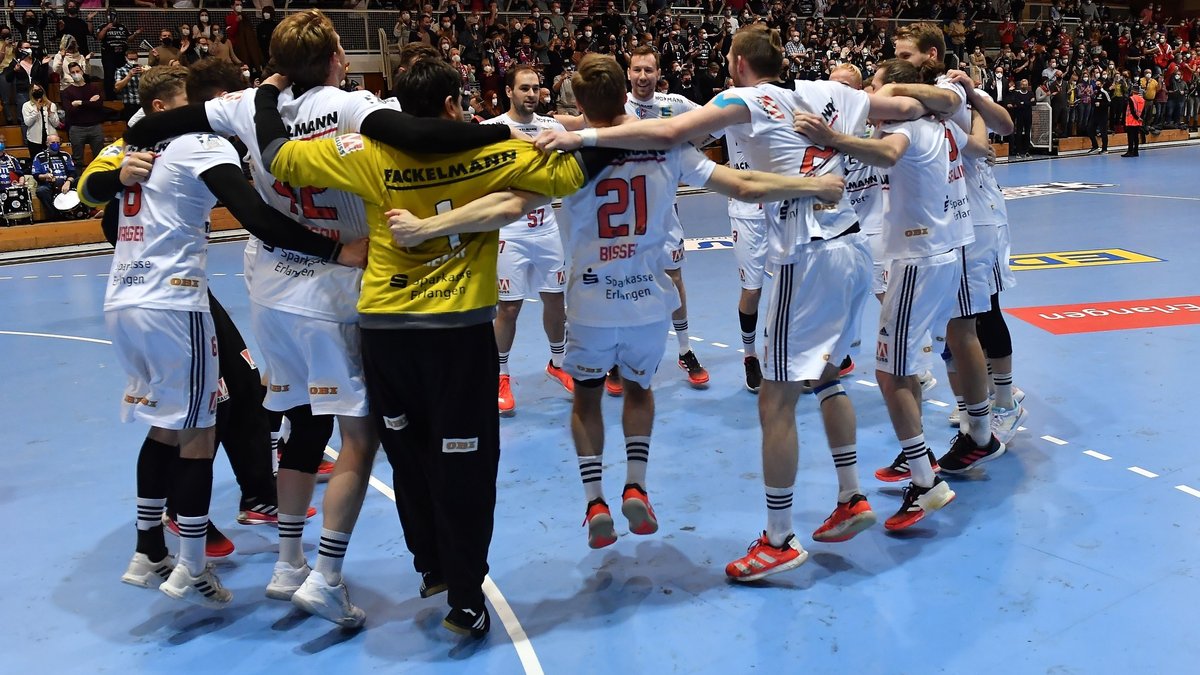 Pokaltraum geht weiter: Erlanger Handballer besiegen Wetzlar