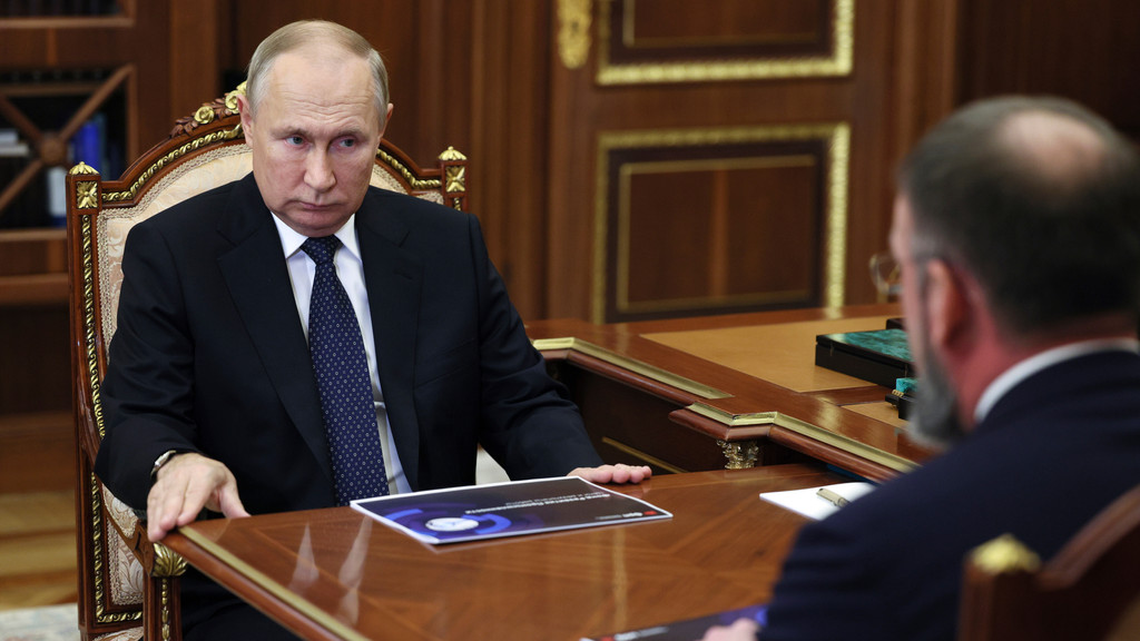 Präsident bei einer Besprechung im Kreml 