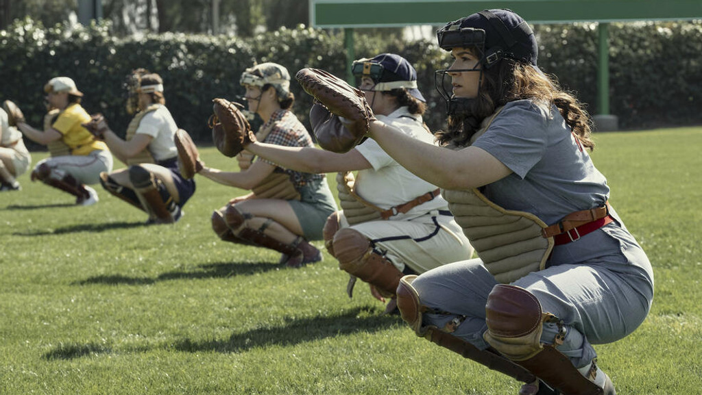 Frauen beim Baseball auf dem Rasen