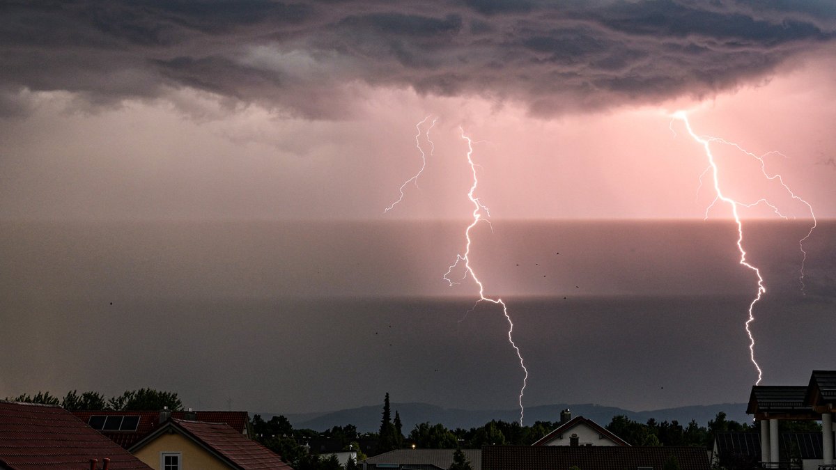 DWD gibt Unwetterwarnung aus: Starkregen und Hagel erwartet