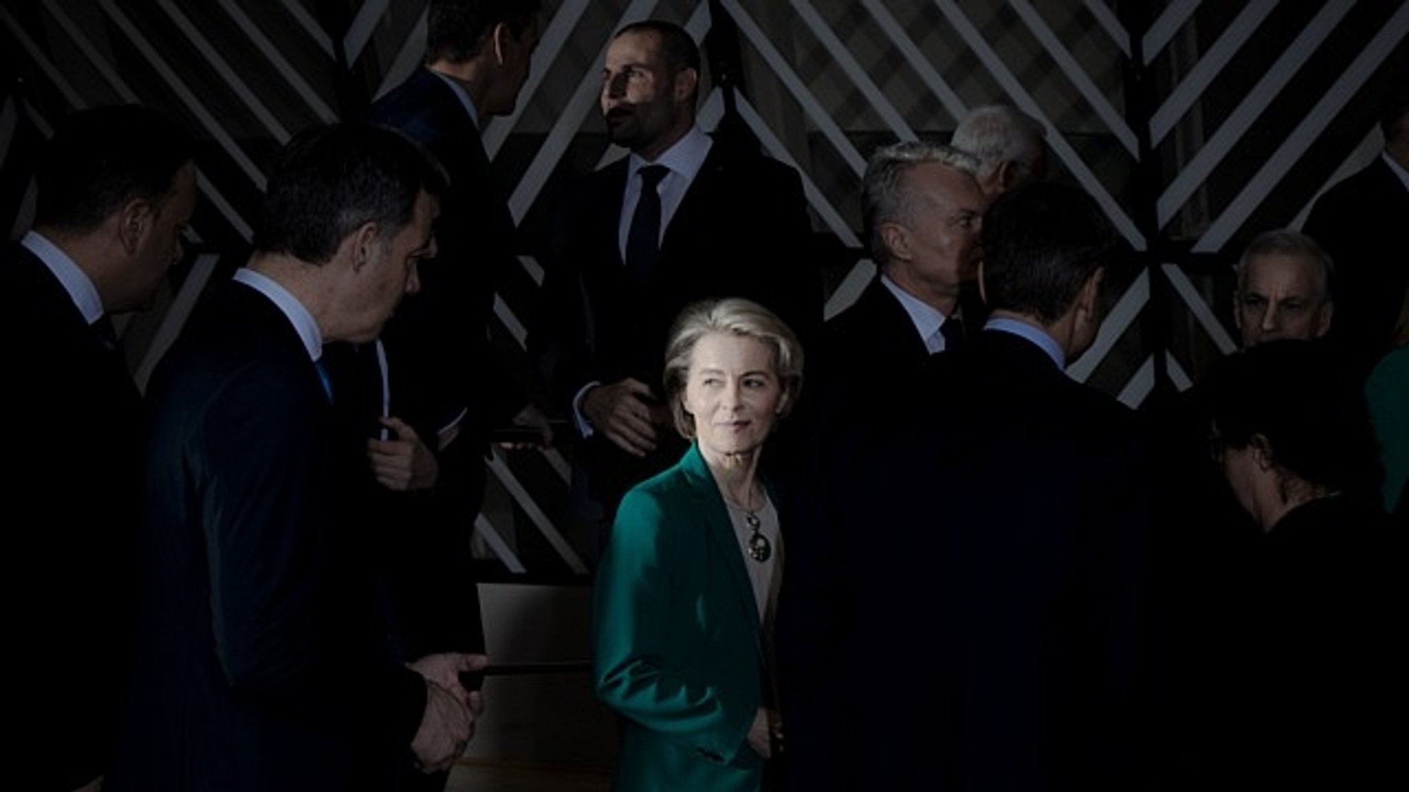 EU-Kommissionspräsidentin Ursula von der Leyen während eines Gruppenfotos mit Staats-und Regierungschefs im Rahmen eines EU-Rats in Brüssel (22.02.2024).
