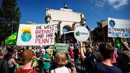 (Symbolbild) Die Bundesregierung muss ihr Klimaschutzprogramm nachschärfen. Das entschied das Oberverwaltungsgericht Berlin-Brandenburg. | Bild:picture alliance/dpa | Matthias Balk