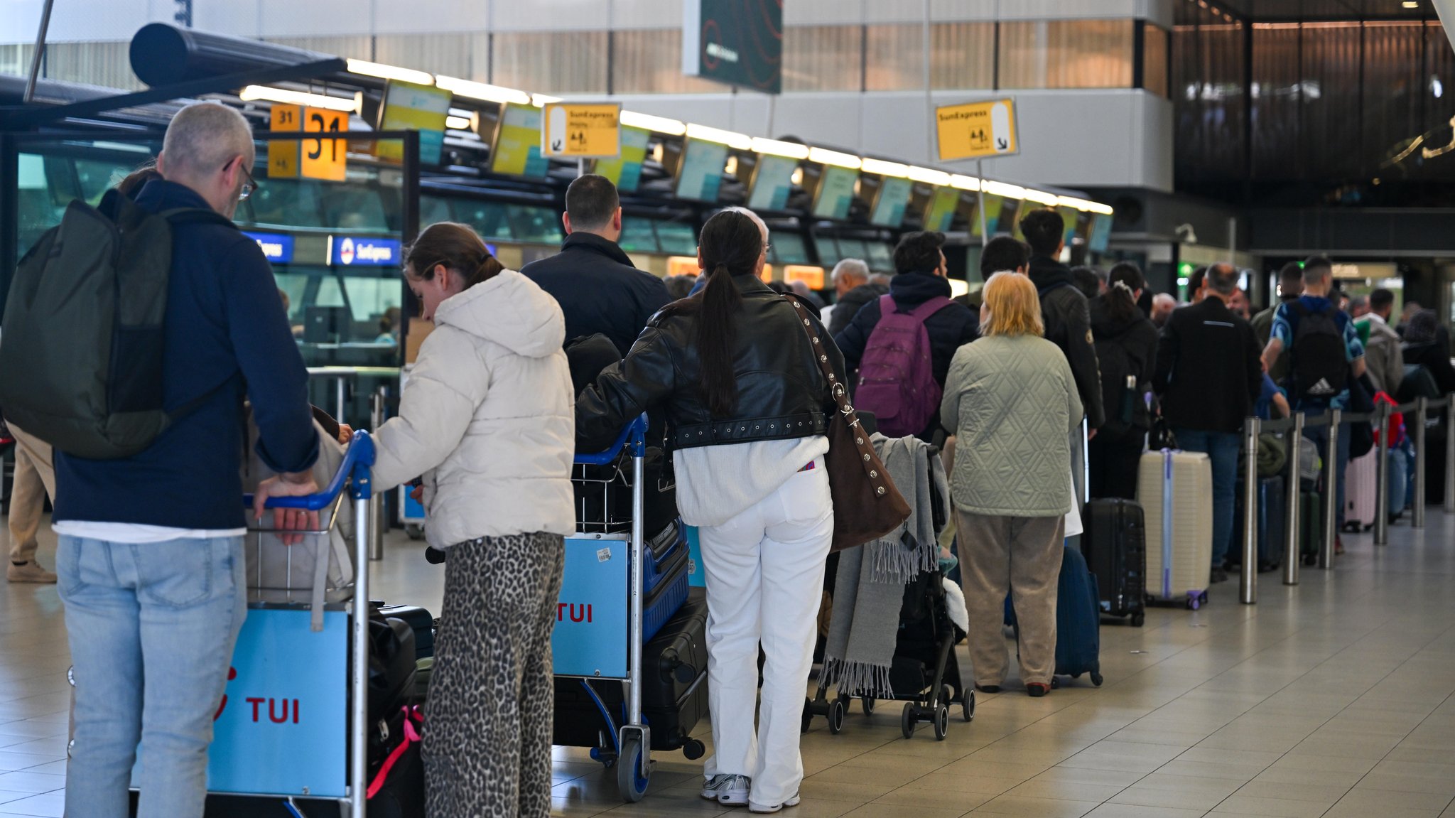 Lange Wartezeiten am Flughafen: Das müssen Reisende wissen