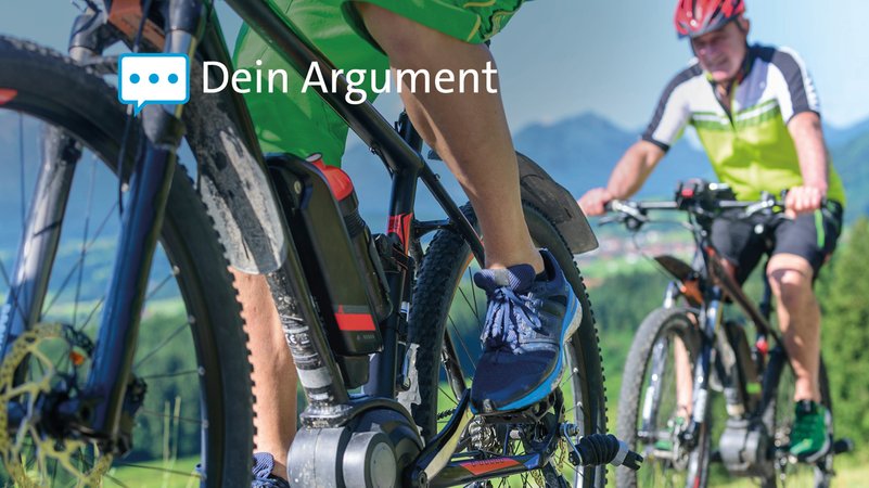 Zwei Pedelec-Fahrer auf Tour | Bild: stock.adobe.com/ ARochau Zwei Pedelec-Fahrer auf Tour