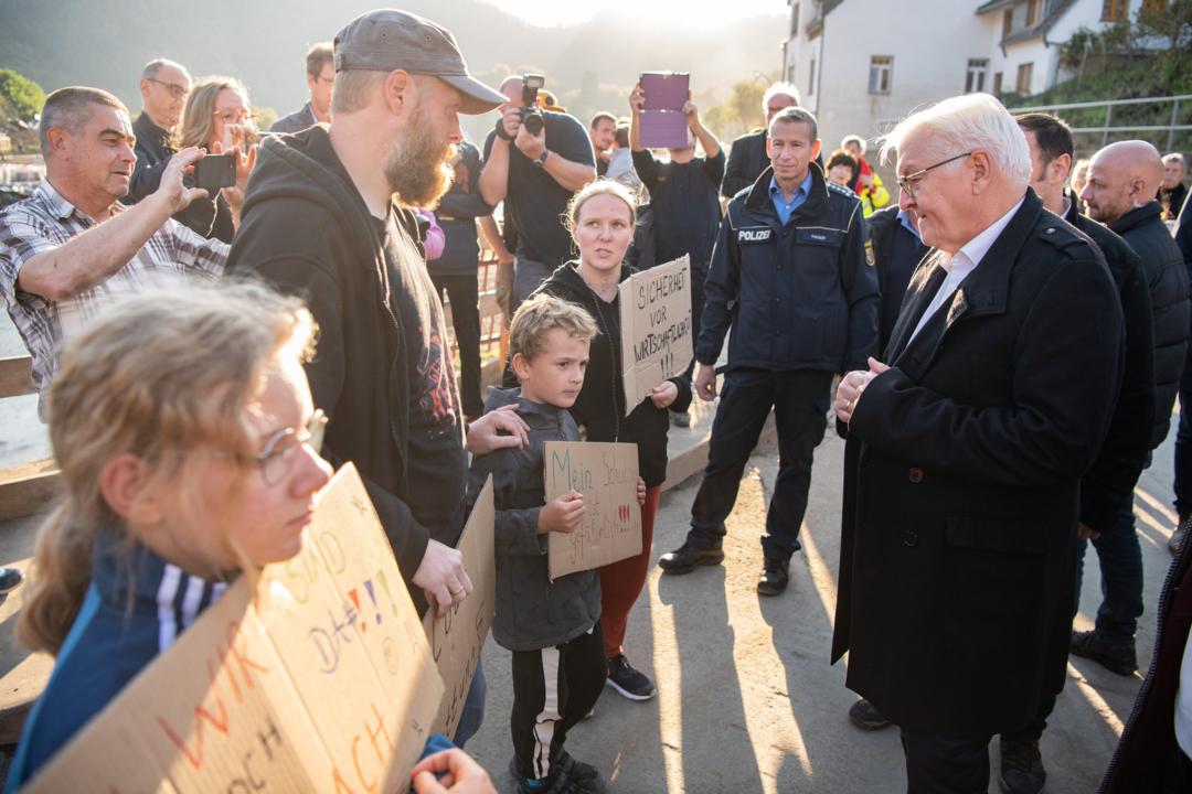 Nach Der Flut: Steinmeier Spricht Menschen Im Ahrtal Mut Zu | BR24