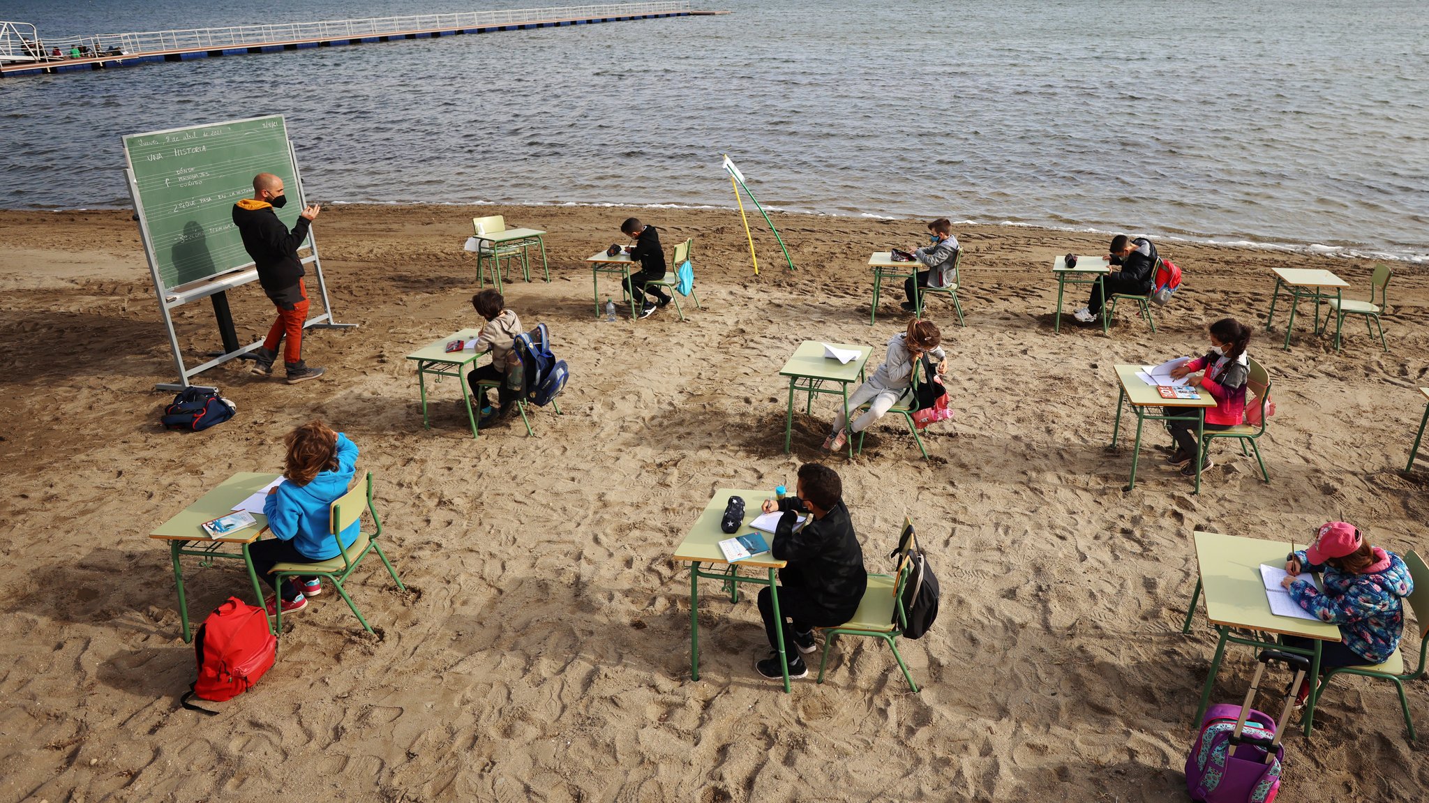 Unterricht am Strand von Los Nietos