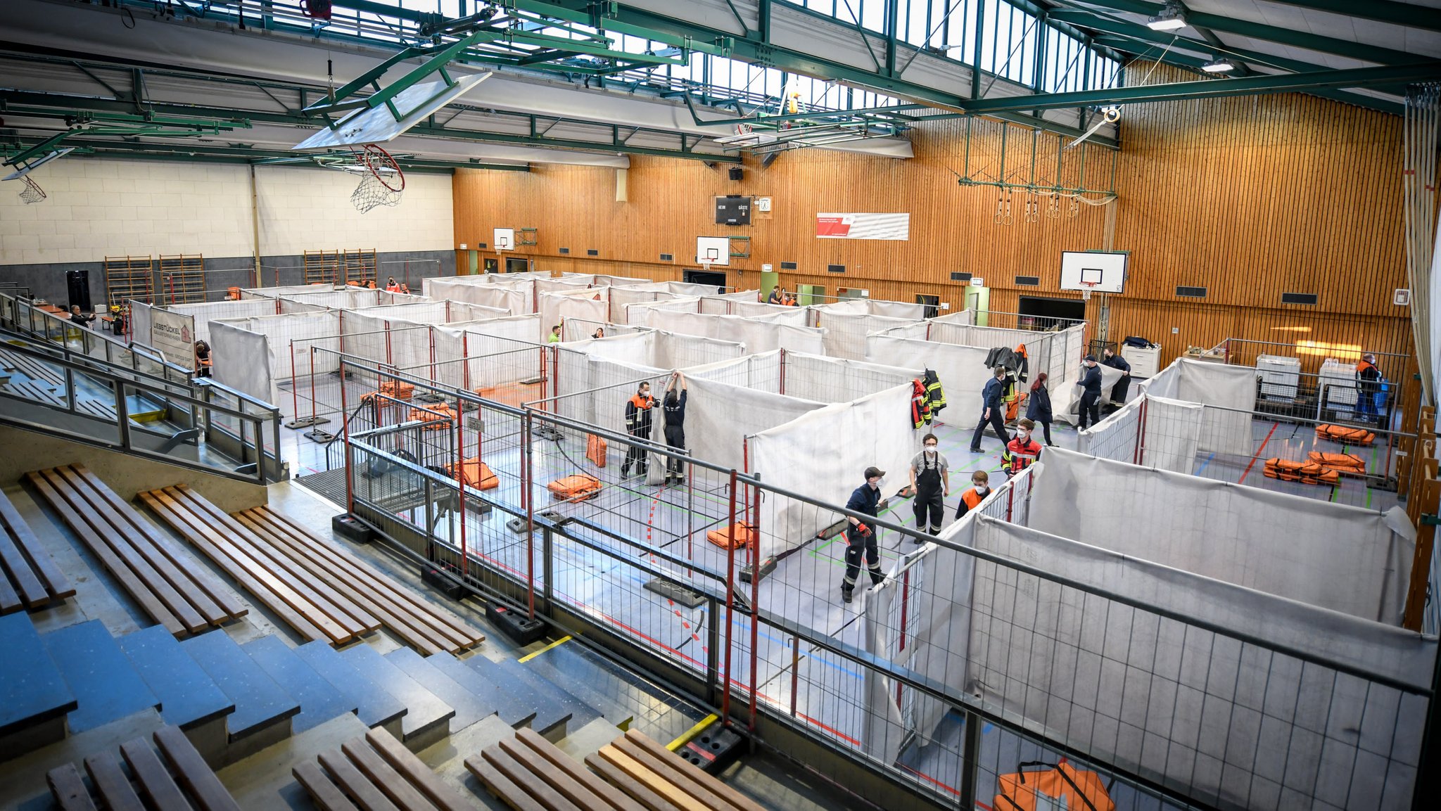 Die Main-Spessart Halle in Marktheidenfeld wurde als Notunterkunft für Geflüchtete umfunktioniert. 