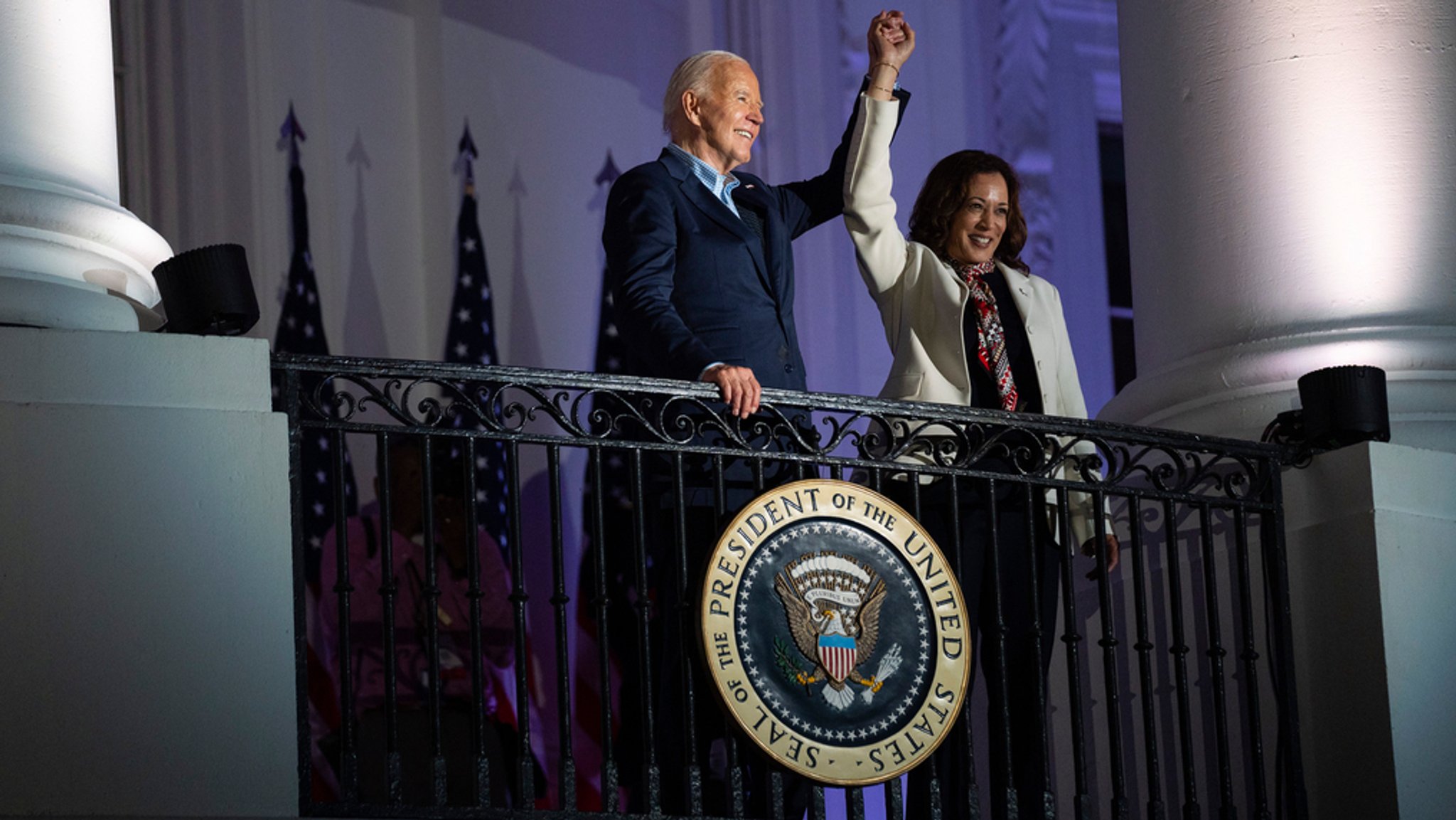 Archivbild (04.07.2024): Joe Biden und Kamala Harris